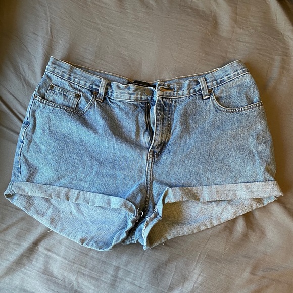 Women’s size 16 denim shorts - Picture 3 of 3